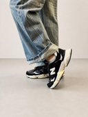 New Balance 9060 Chunky Lifestyle Sneakers – Black/White